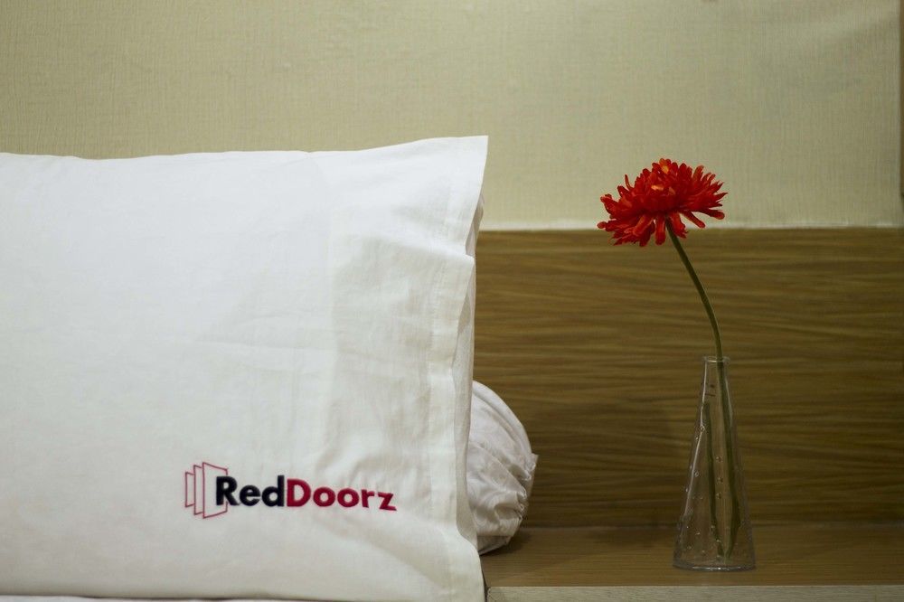 Reddoorz @ Kwitang Hotel Jacarta Exterior foto