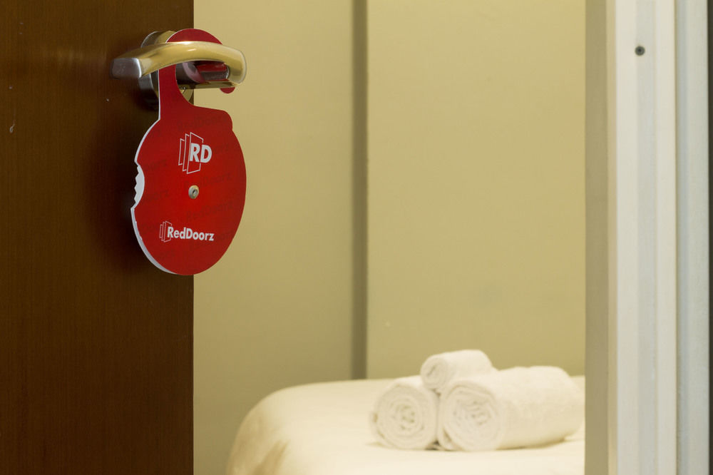 Reddoorz @ Kwitang Hotel Jacarta Exterior foto