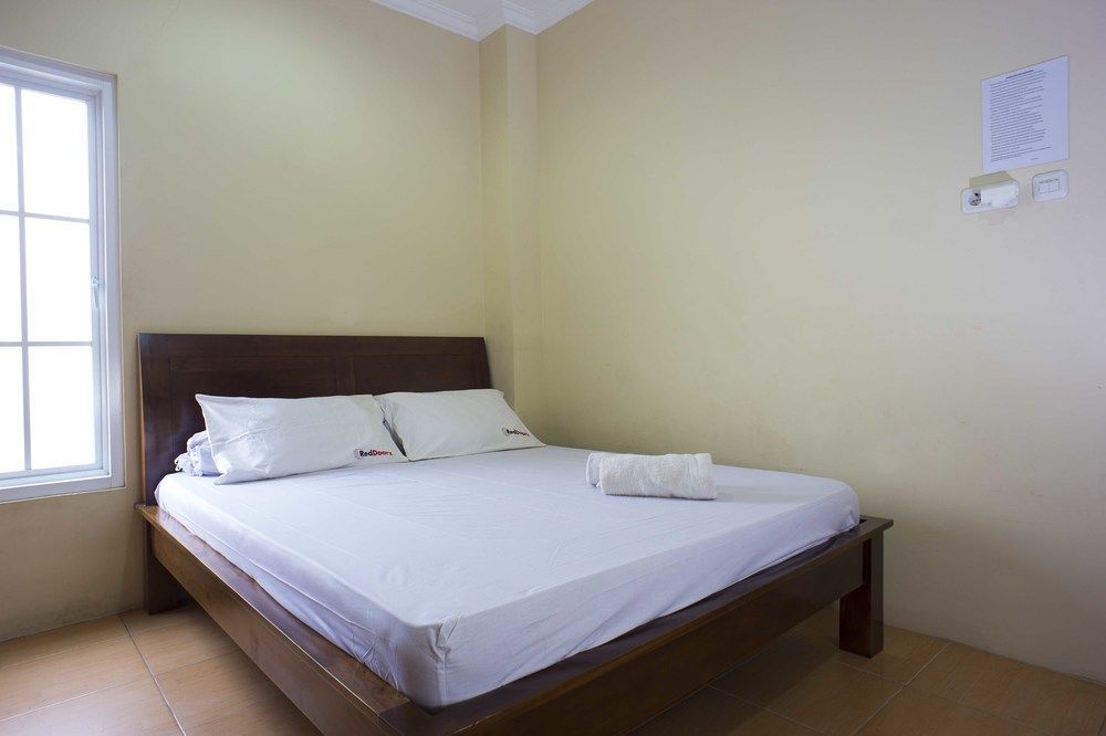 Reddoorz @ Kwitang Hotel Jacarta Exterior foto
