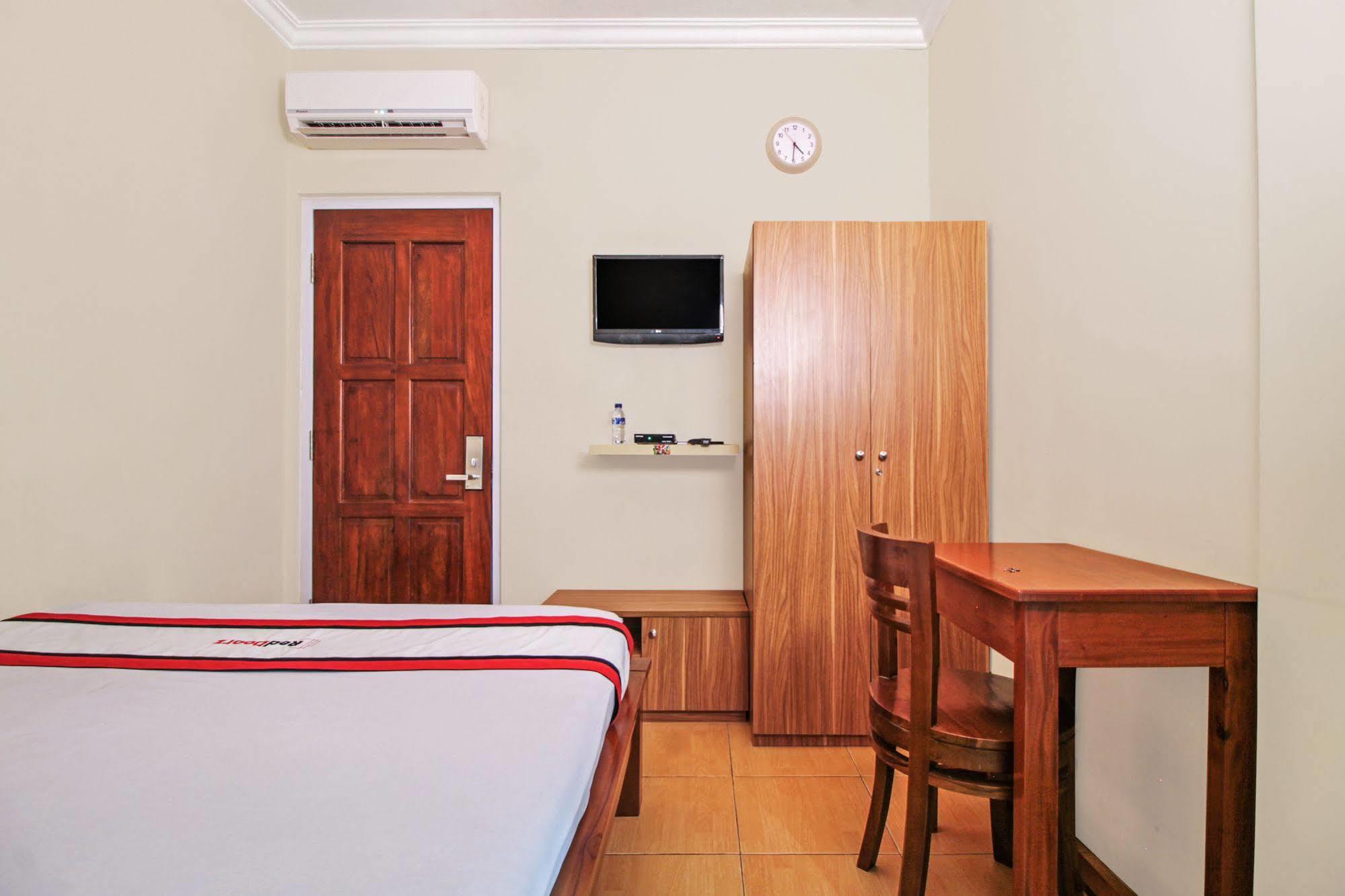 Reddoorz @ Kwitang Hotel Jacarta Exterior foto