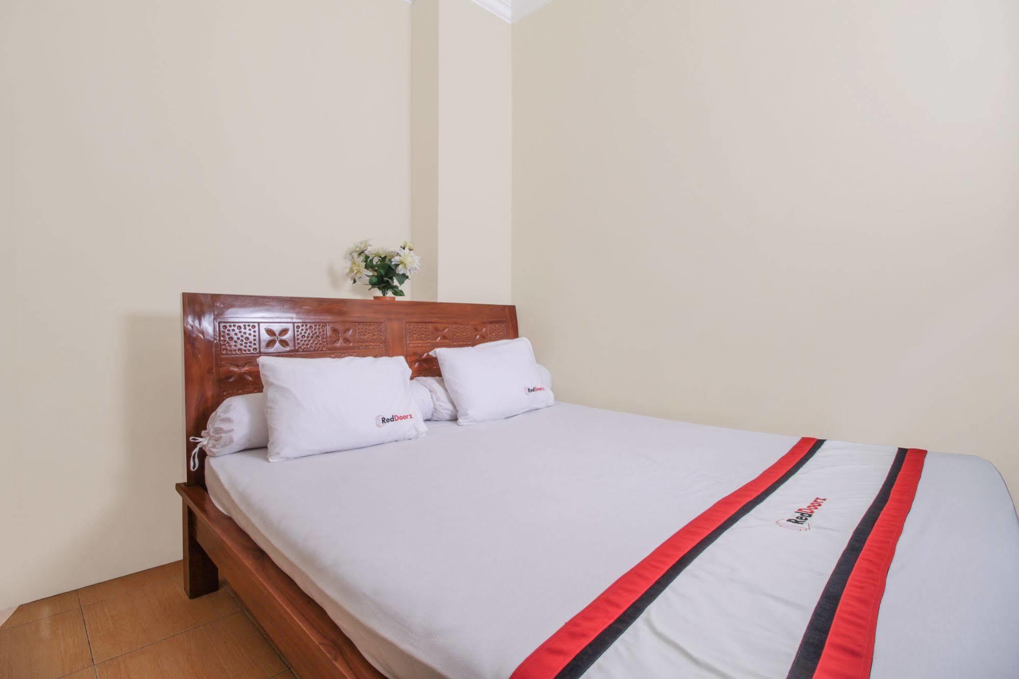 Reddoorz @ Kwitang Hotel Jacarta Exterior foto