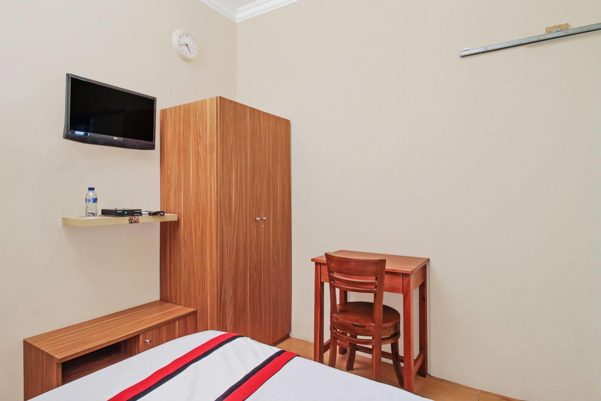 Reddoorz @ Kwitang Hotel Jacarta Exterior foto