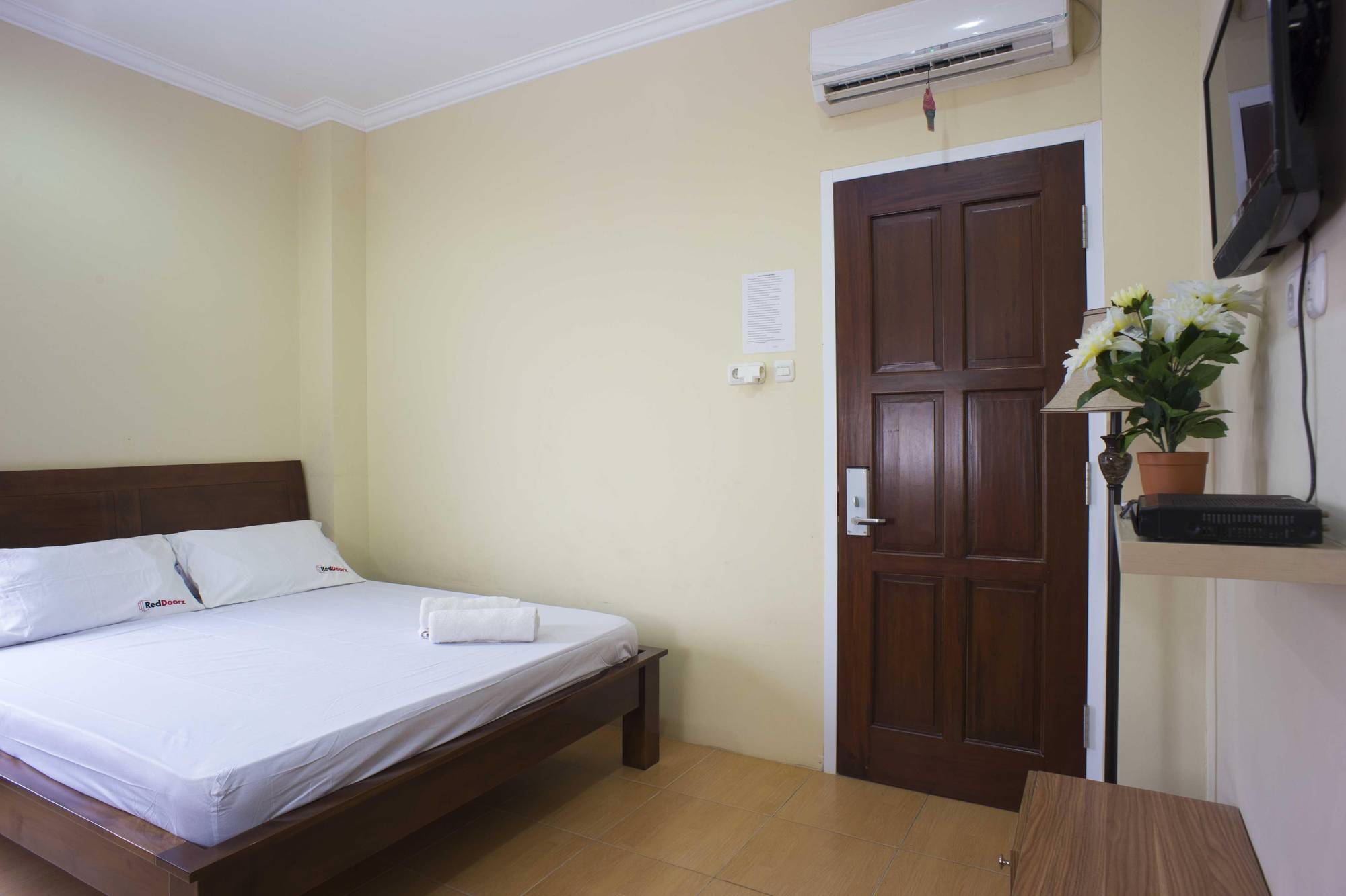 Reddoorz @ Kwitang Hotel Jacarta Exterior foto