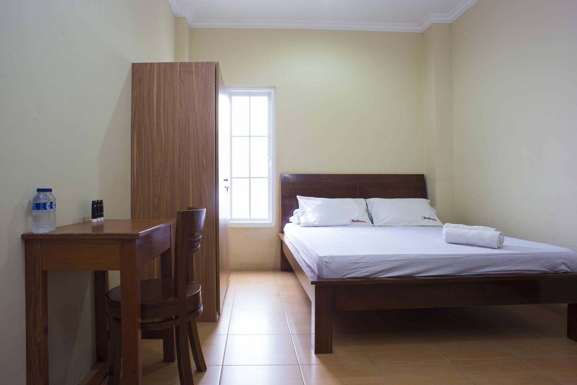 Reddoorz @ Kwitang Hotel Jacarta Exterior foto